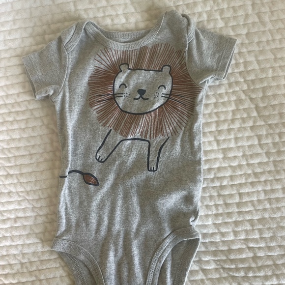 BABY BOY SIZE 6 MONTH SHORT SLEEVE ONSIES - Picture 7 of 10